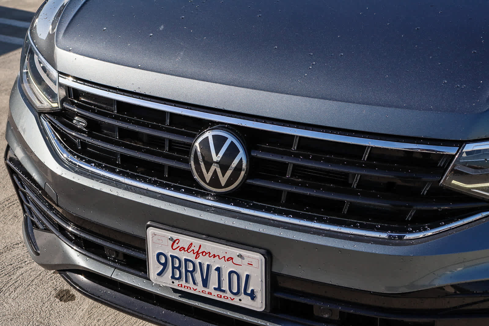 Used 2022 Volkswagen Tiguan SE R-Line image 8