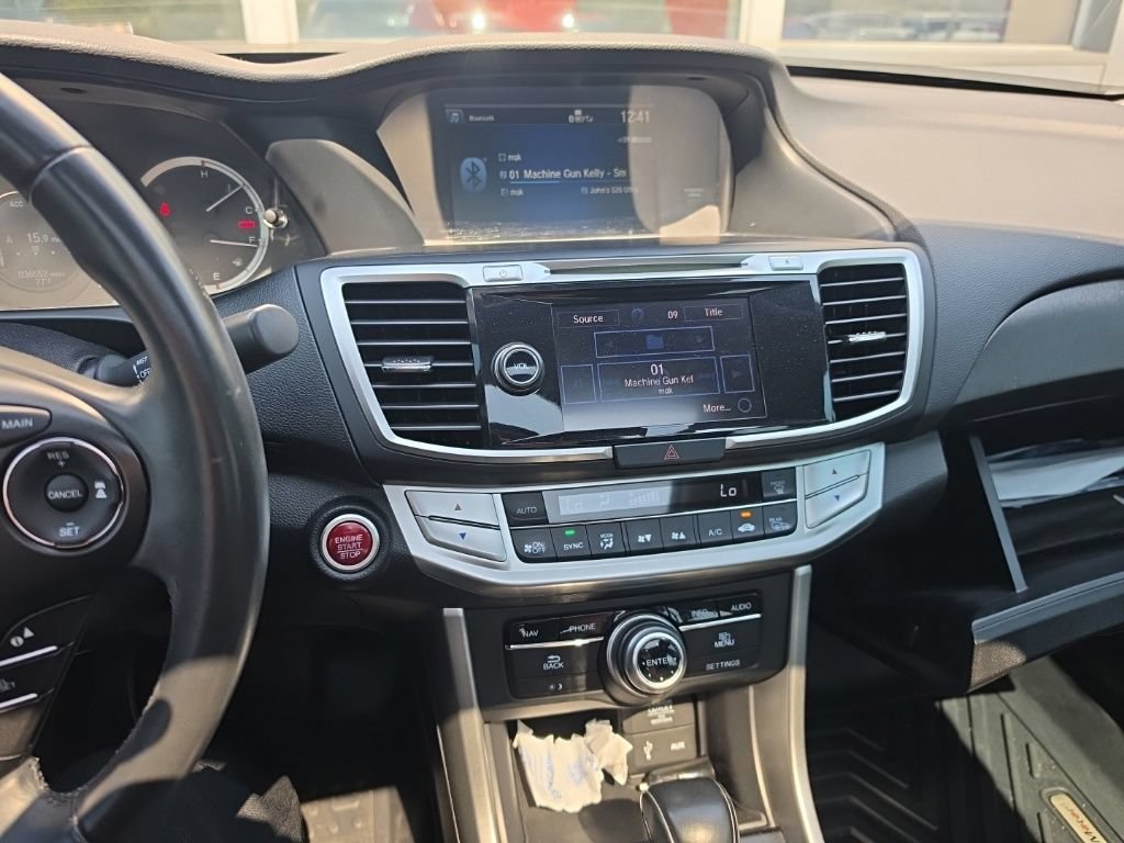 Used 2015 Honda Accord Touring image 17