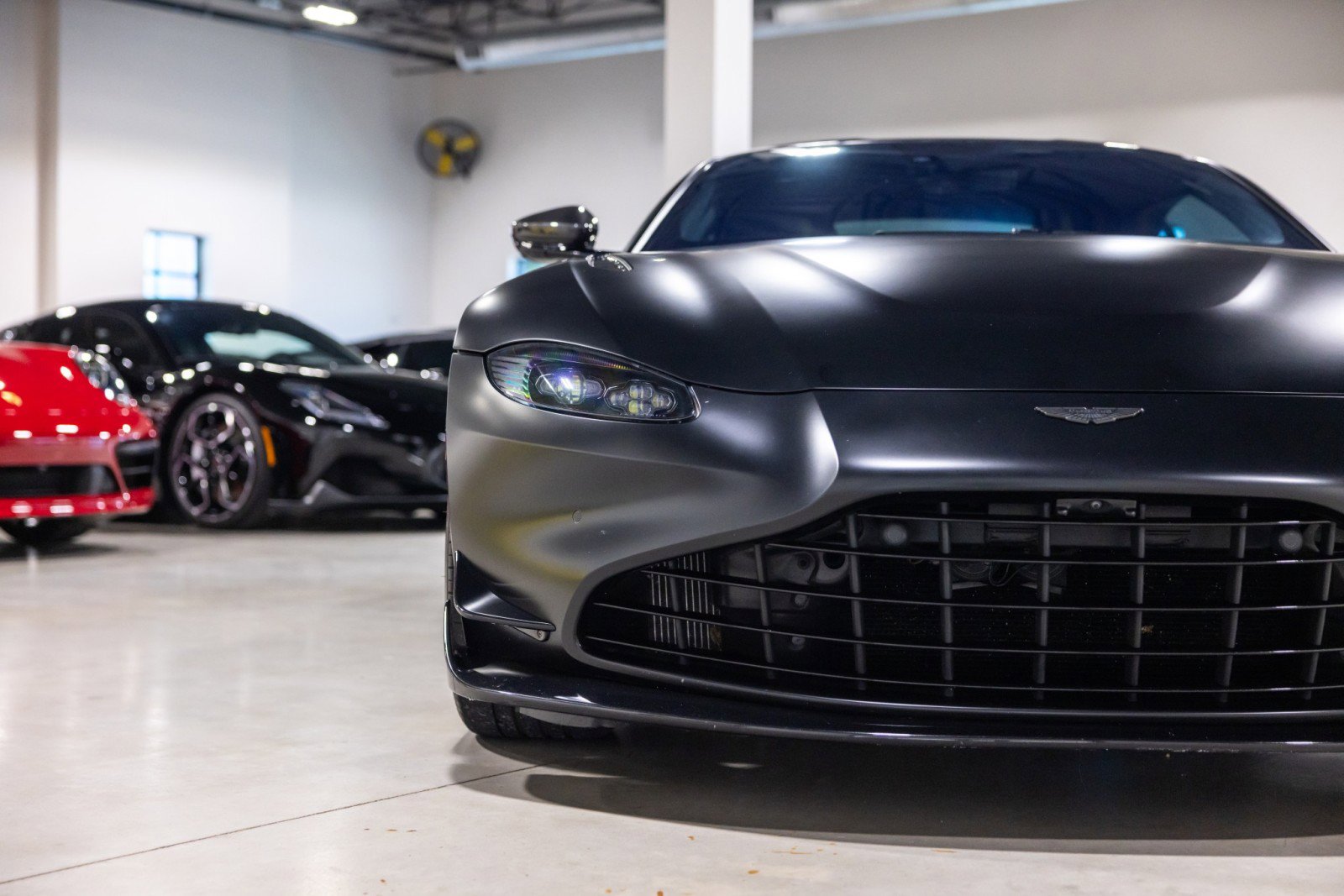 Used 2022 Aston Martin V8 Vantage Coupe RWD image 25