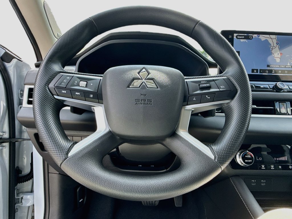 New 2026 Mitsubishi Outlander ES FWD image 11