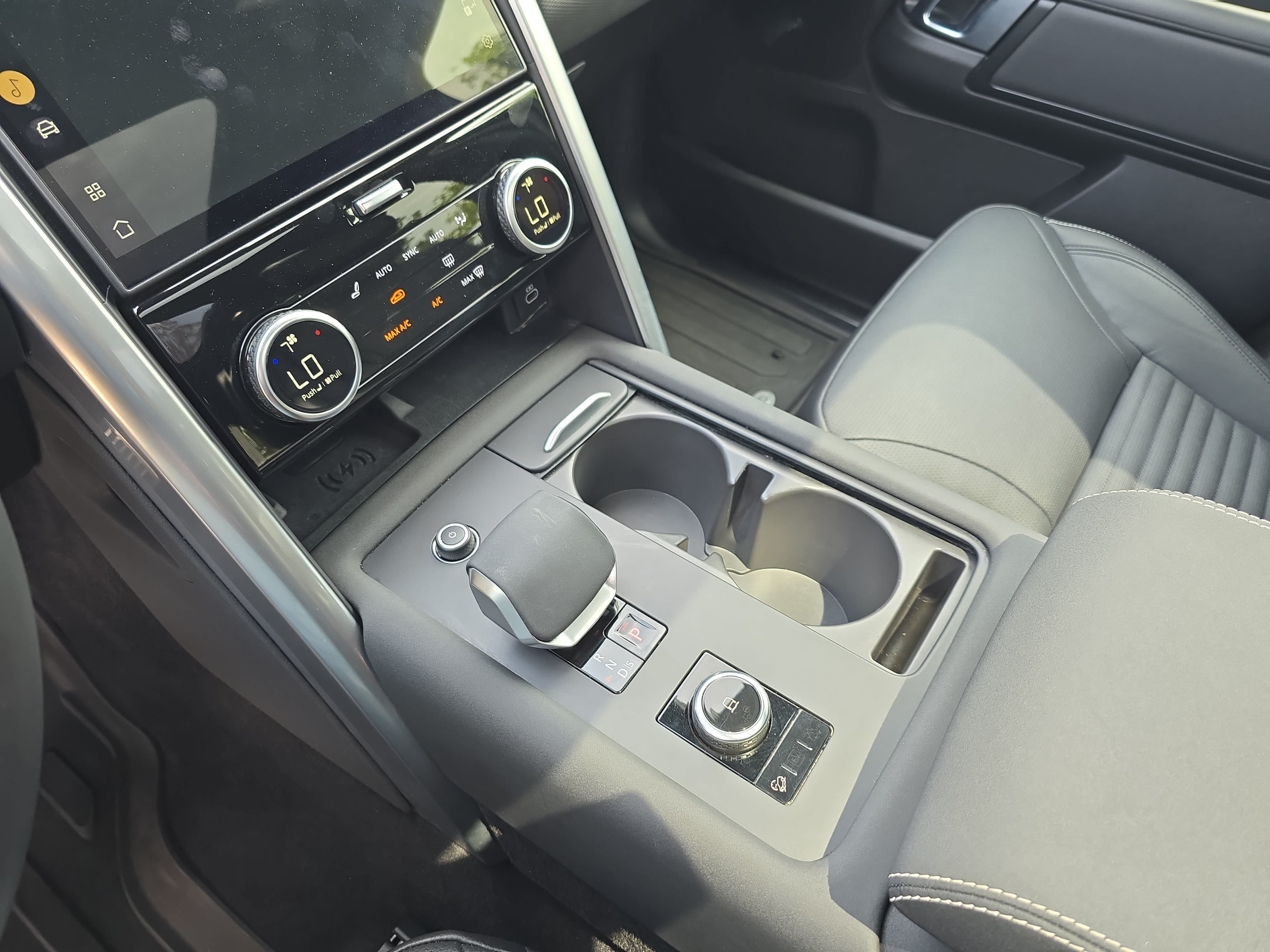 Certified 2025 Land Rover Discovery Dynamic SE AWD/4WD image 26