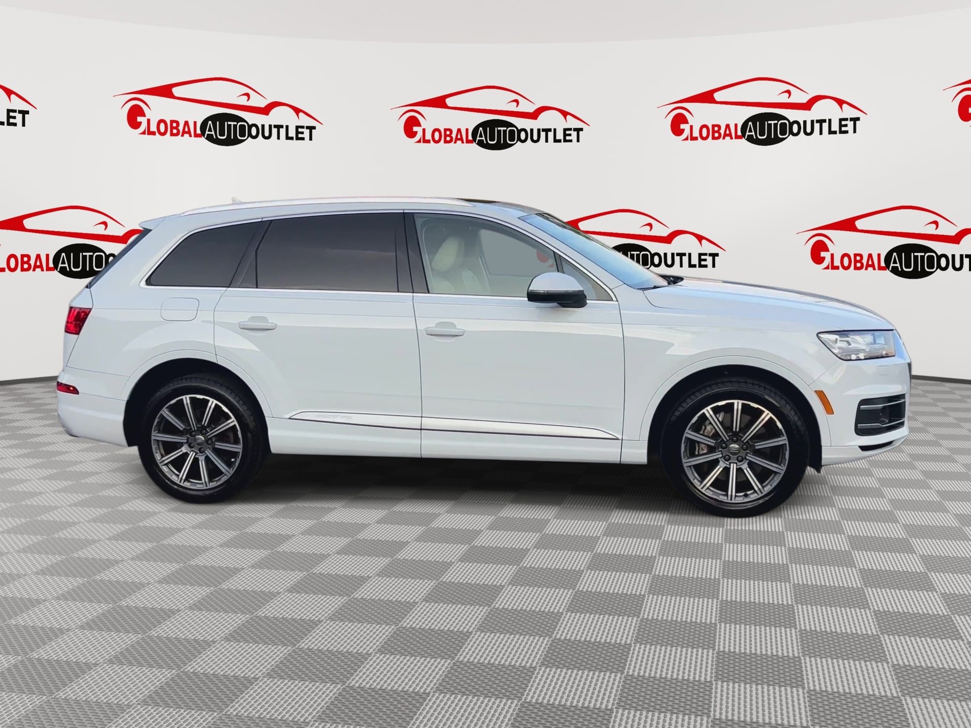 Used 2017 Audi Q7 3.0T Premium Plus AWD/4WD image 2