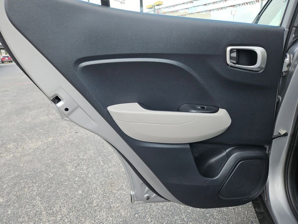 Used 2025 Hyundai Venue SEL FWD image 18