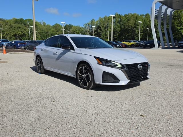 Certified 2025 Nissan Altima 2.5 SR FWD image 2
