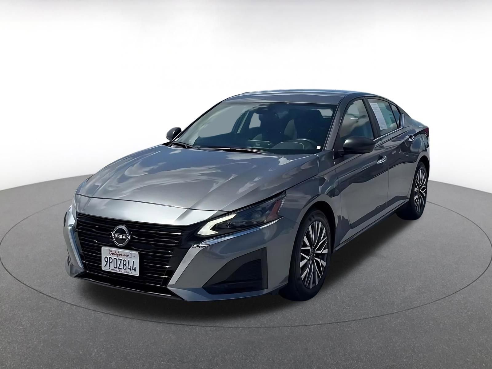 Used 2025 Nissan Altima 2.5 SV FWD image 7