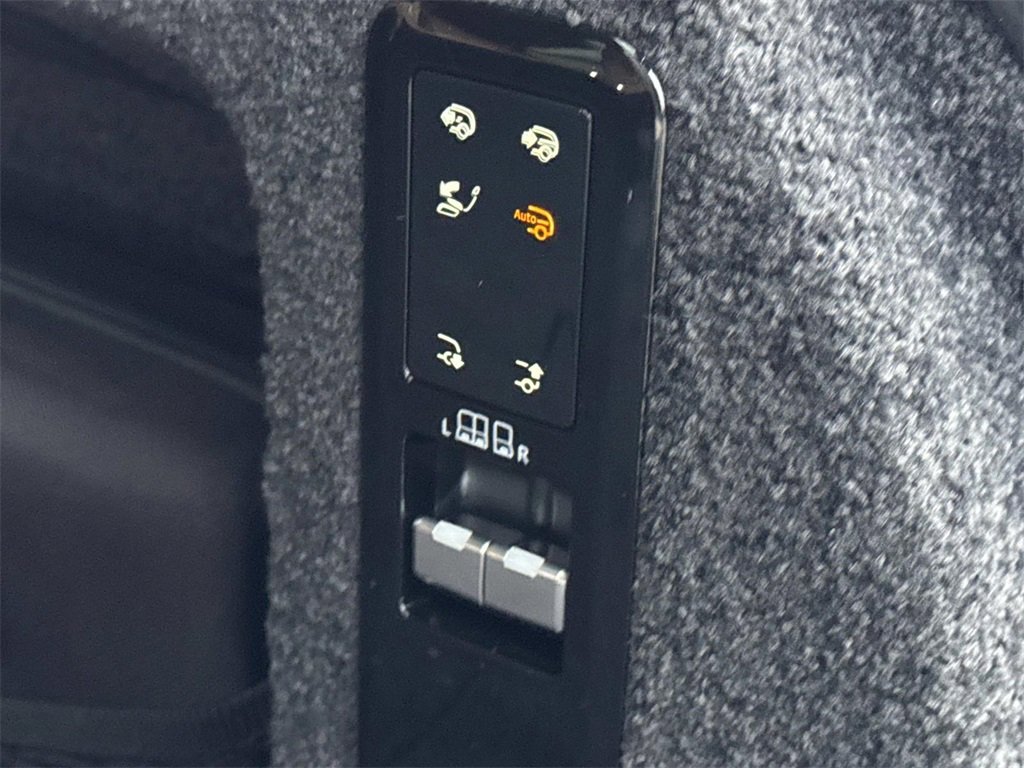 Used 2023 Land Rover Range Rover SV image 7