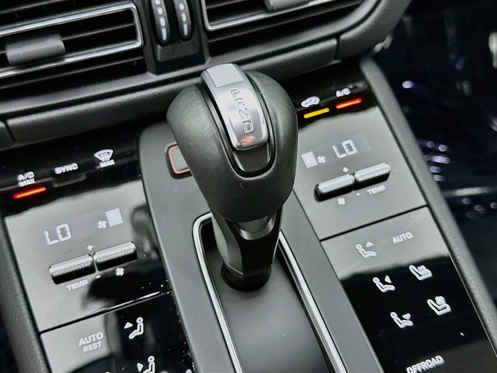Certified 2026 Porsche Macan AWD/4WD image 19