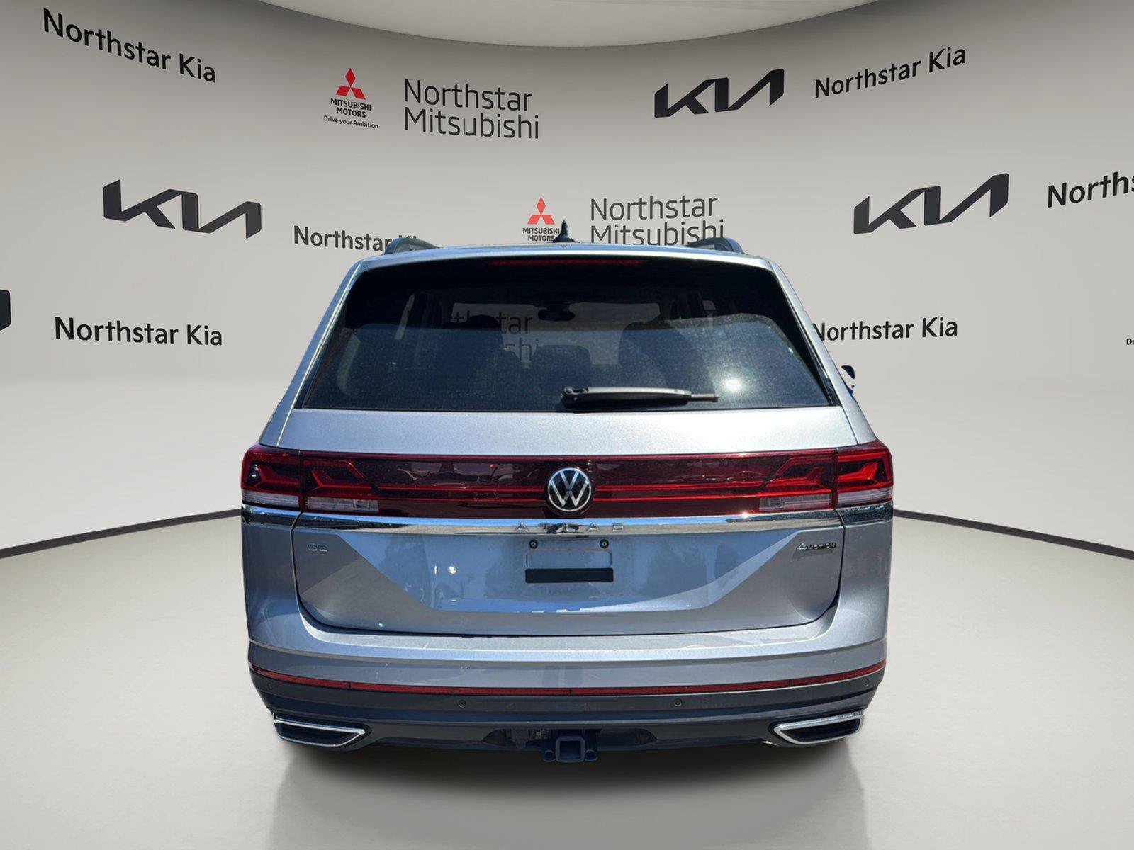 Used 2025 Volkswagen Atlas SE AWD/4WD image 4