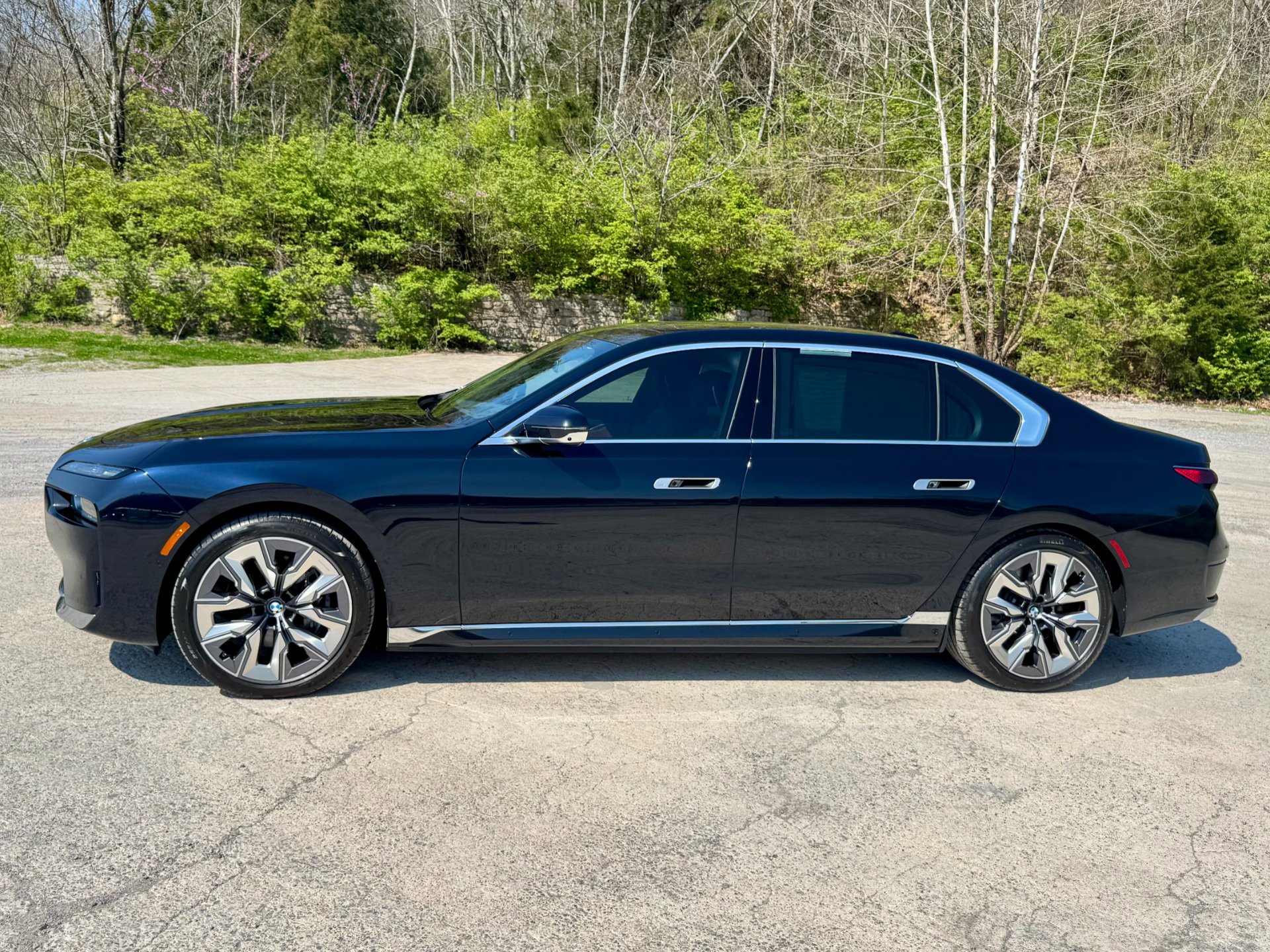 Used 2025 BMW i7 eDrive50 w/ Executive Package image 9