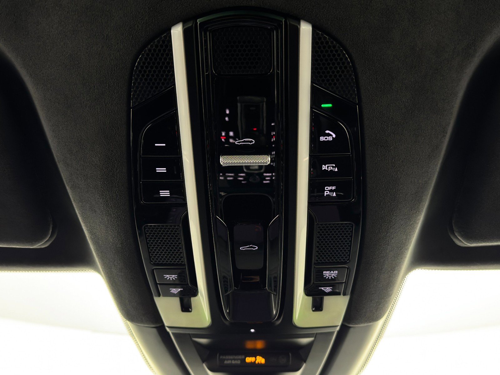 Used 2021 Porsche Cayenne Turbo S image 36