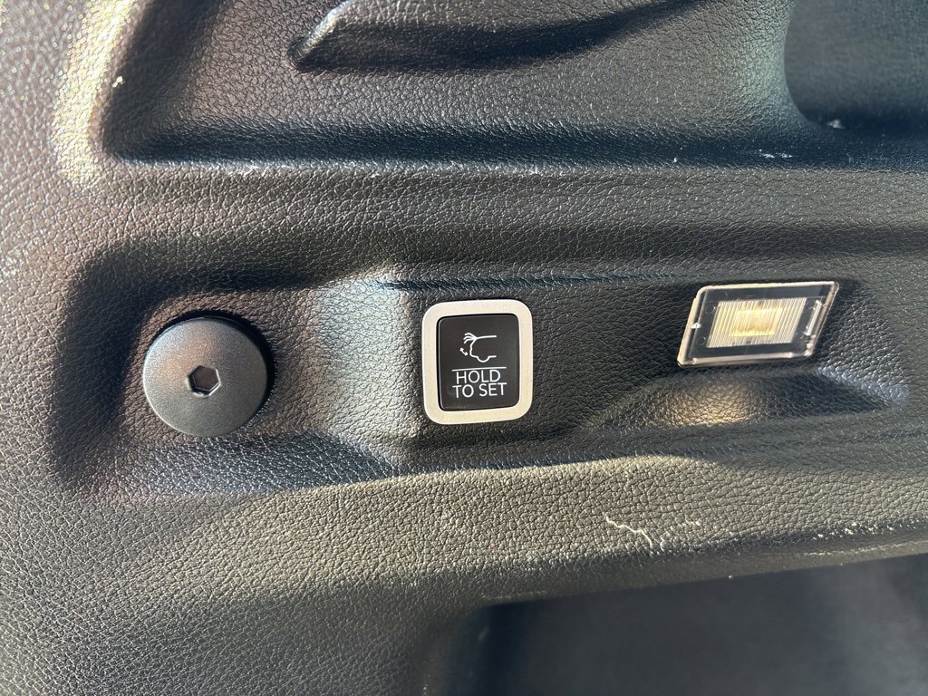 Used 2023 Jeep Grand Cherokee L Laredo image 27