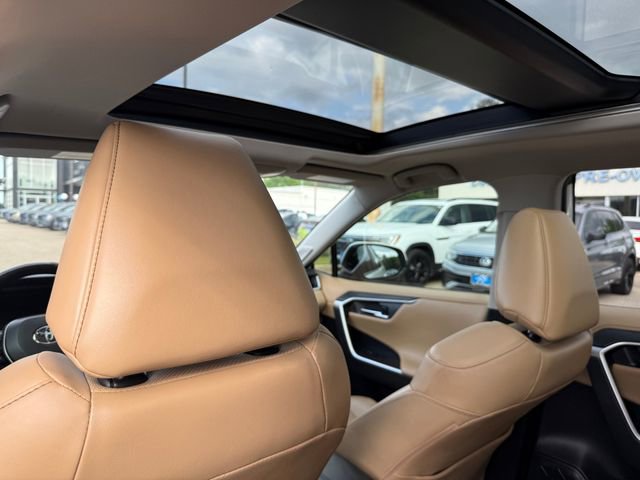 Used 2020 Toyota RAV4 Limited image 29