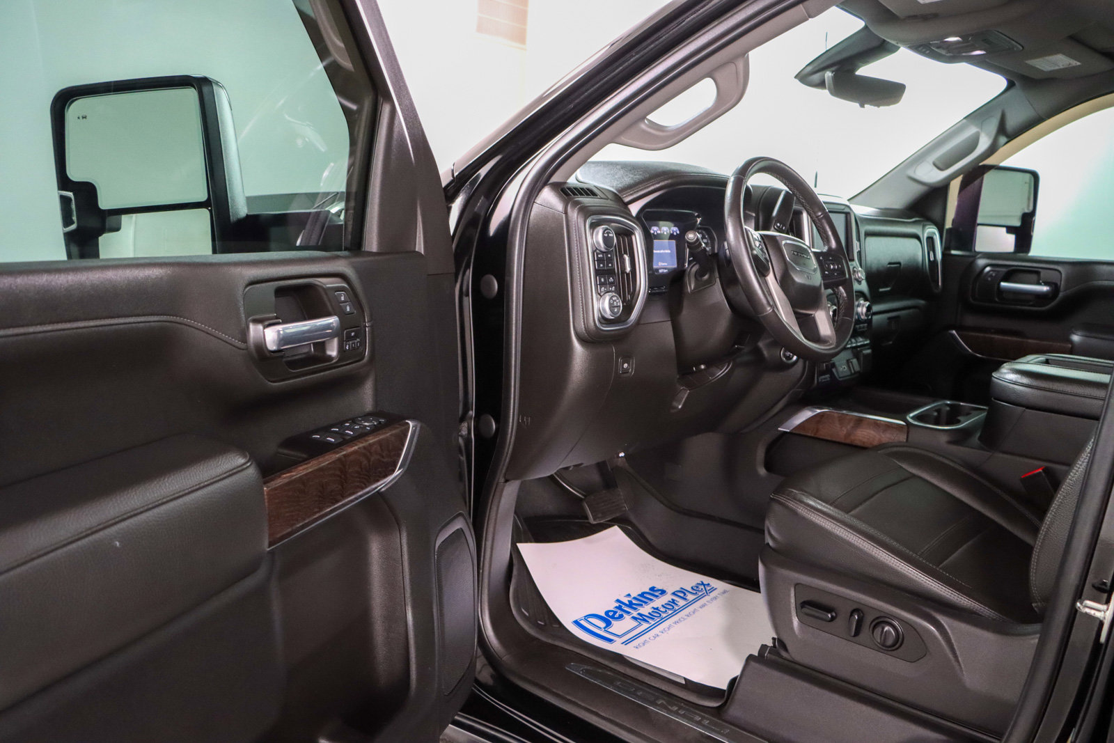 Used 2021 GMC Sierra 2500 Denali w/ Denali Ultimate Package AWD/4WD image 3