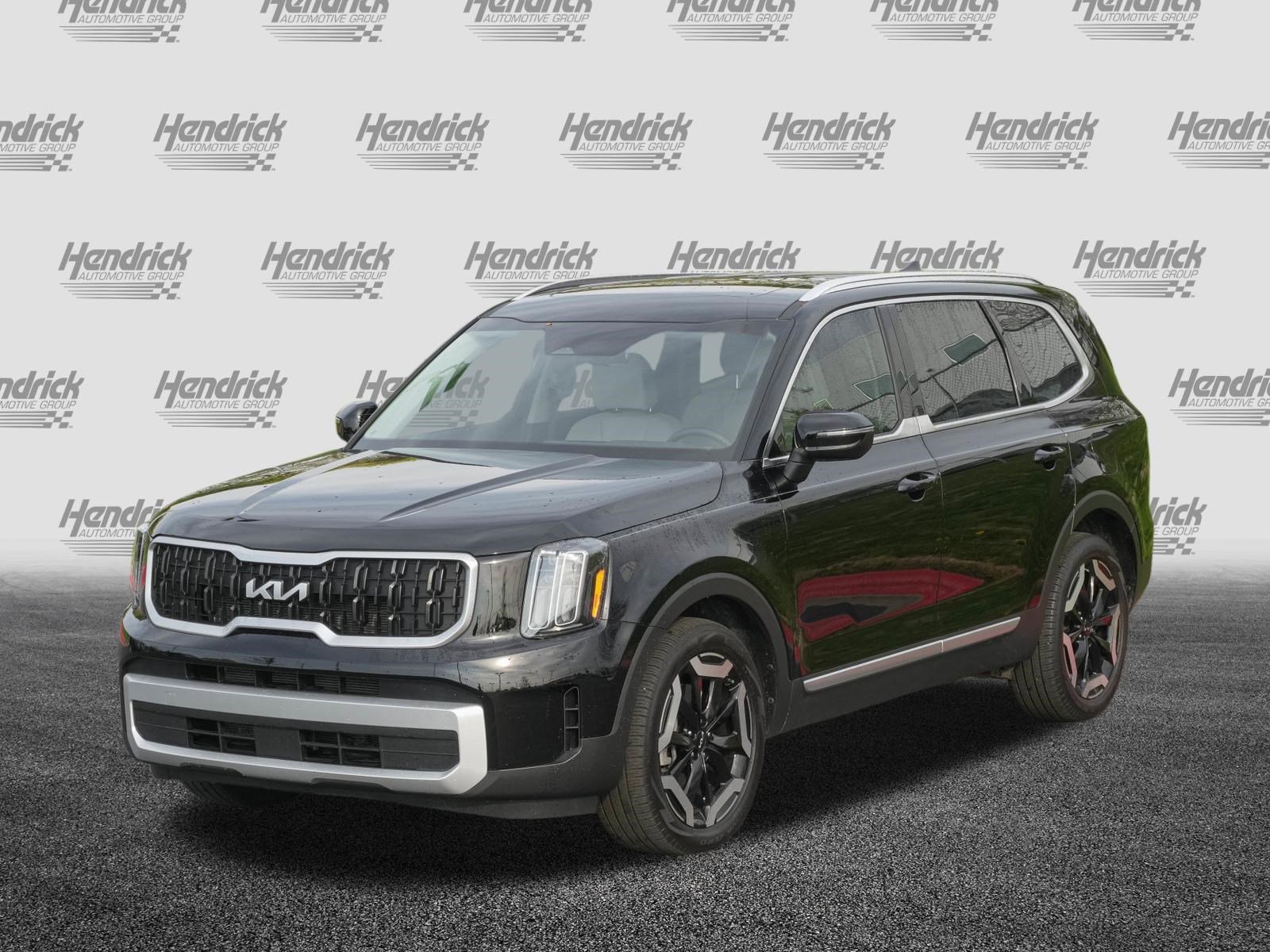 Used 2025 Kia Telluride EX w/ EX Captain's Chair Package image 5