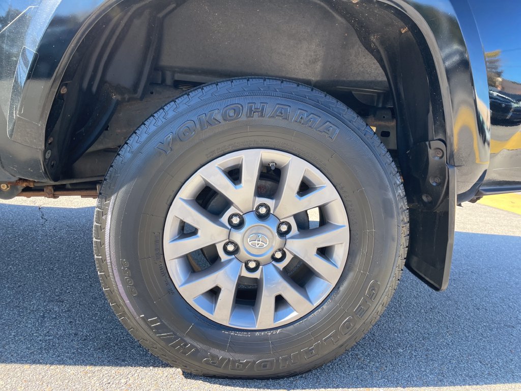 Certified 2019 Toyota Tacoma SR5 AWD/4WD image 10