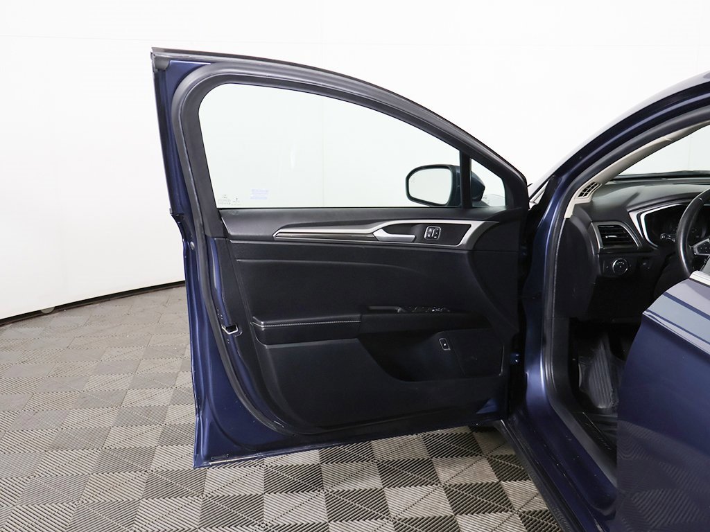 Used 2019 Ford Fusion SEL image 18