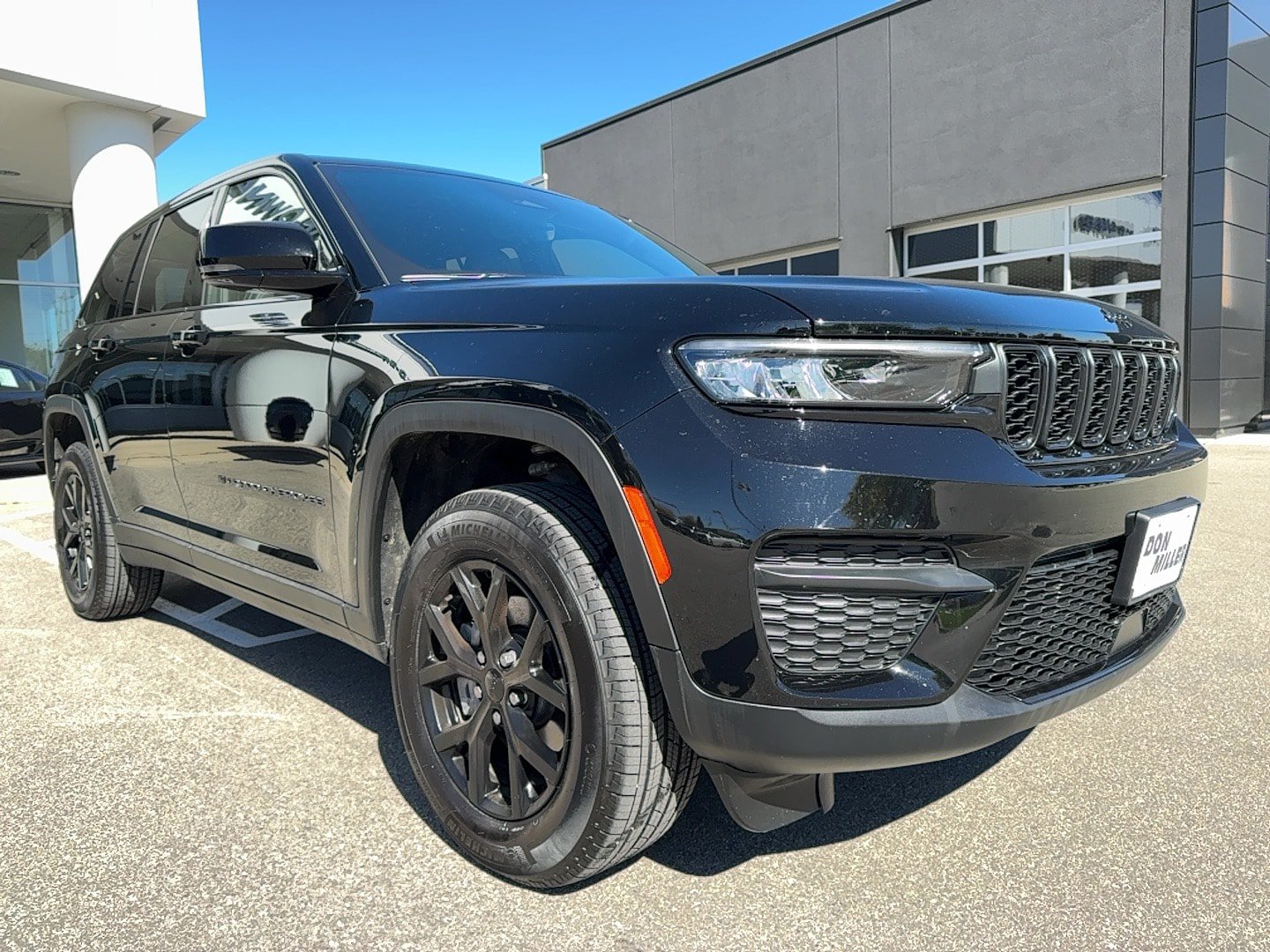 Used 2025 Jeep Grand Cherokee Altitude
