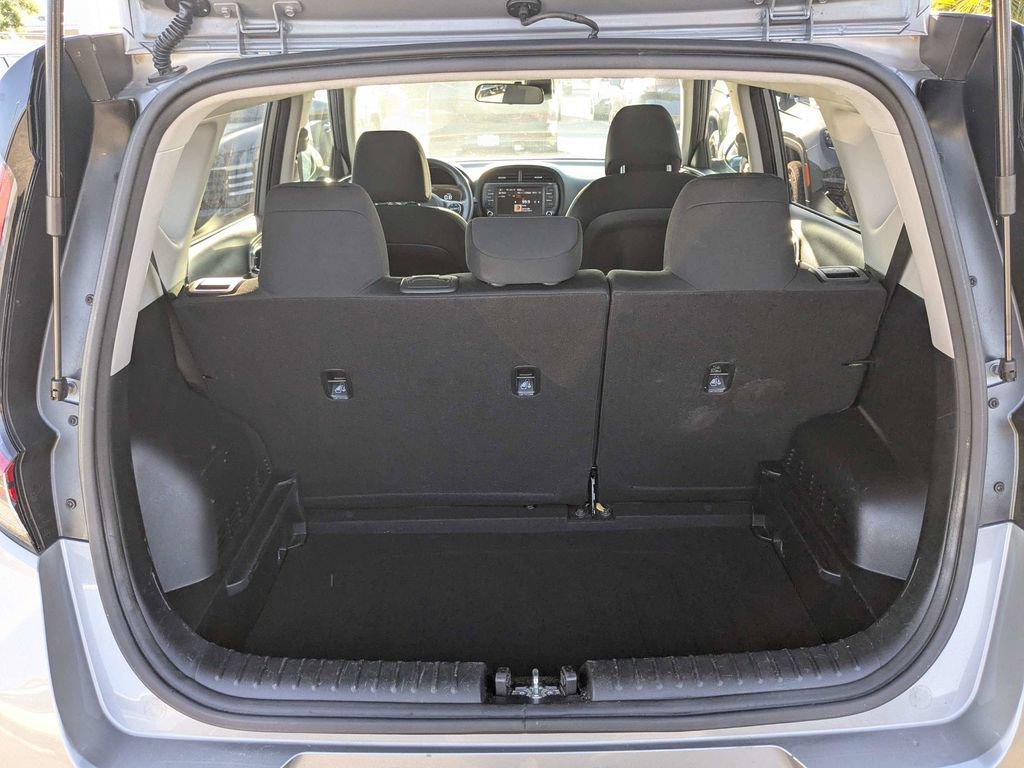 Used 2023 Kia Soul LX w/ Option Group 015 FWD image 13