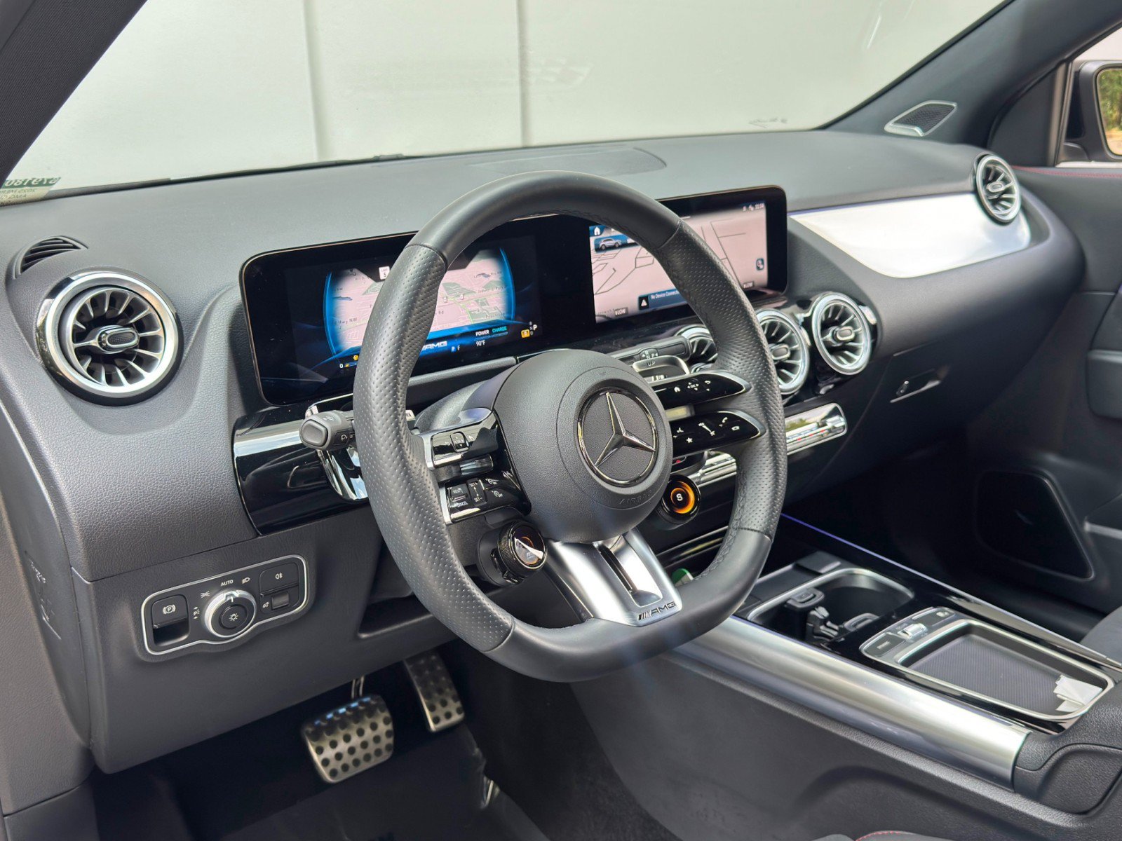 Used 2025 Mercedes-Benz GLA 35 AMG 4MATIC w/ Exclusive Trim Package image 14