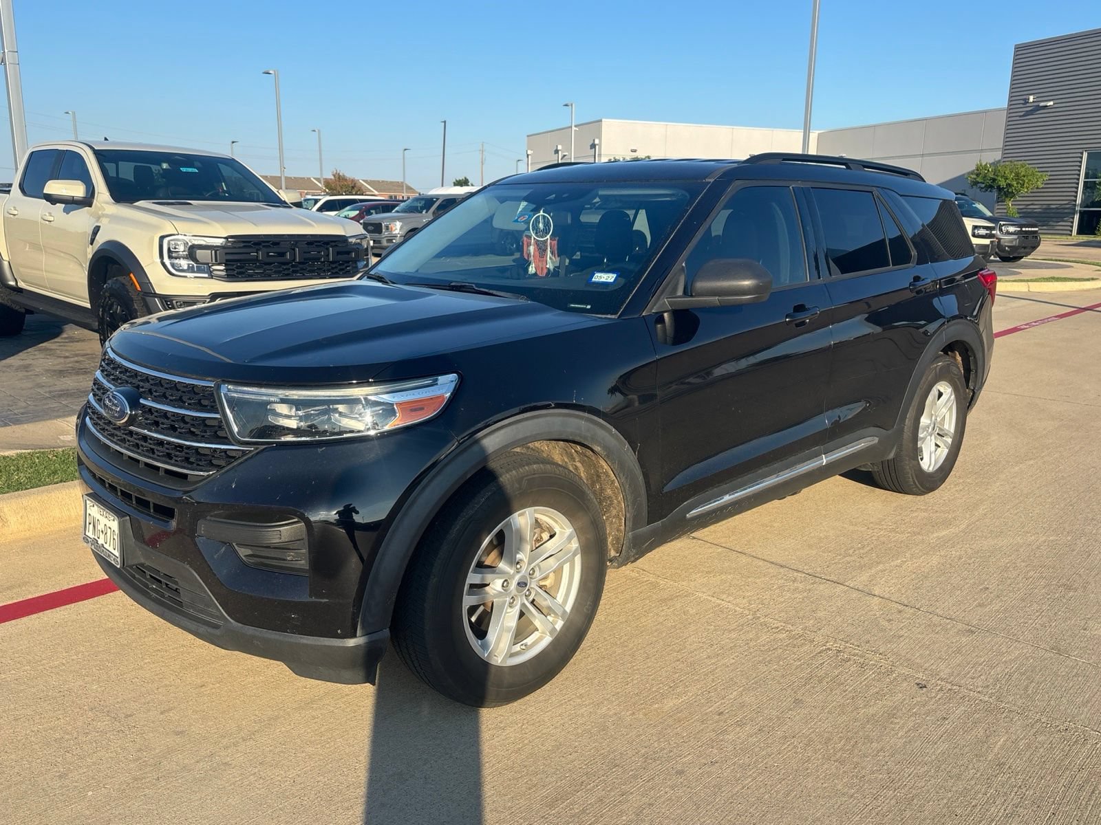 Used 2021 Ford Explorer XLT RWD image 3