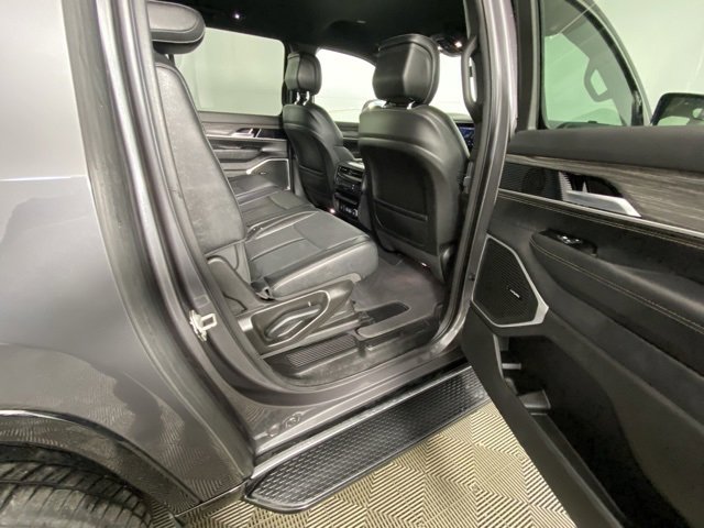 Used 2024 Jeep Wagoneer L Series II w/ Flexible Seating Group image 19