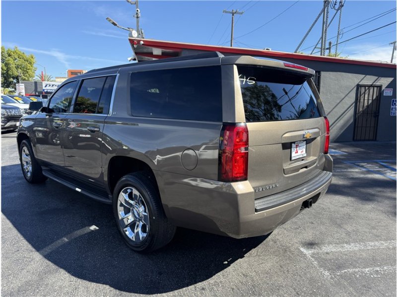 Used 2016 Chevrolet Suburban LT image 4