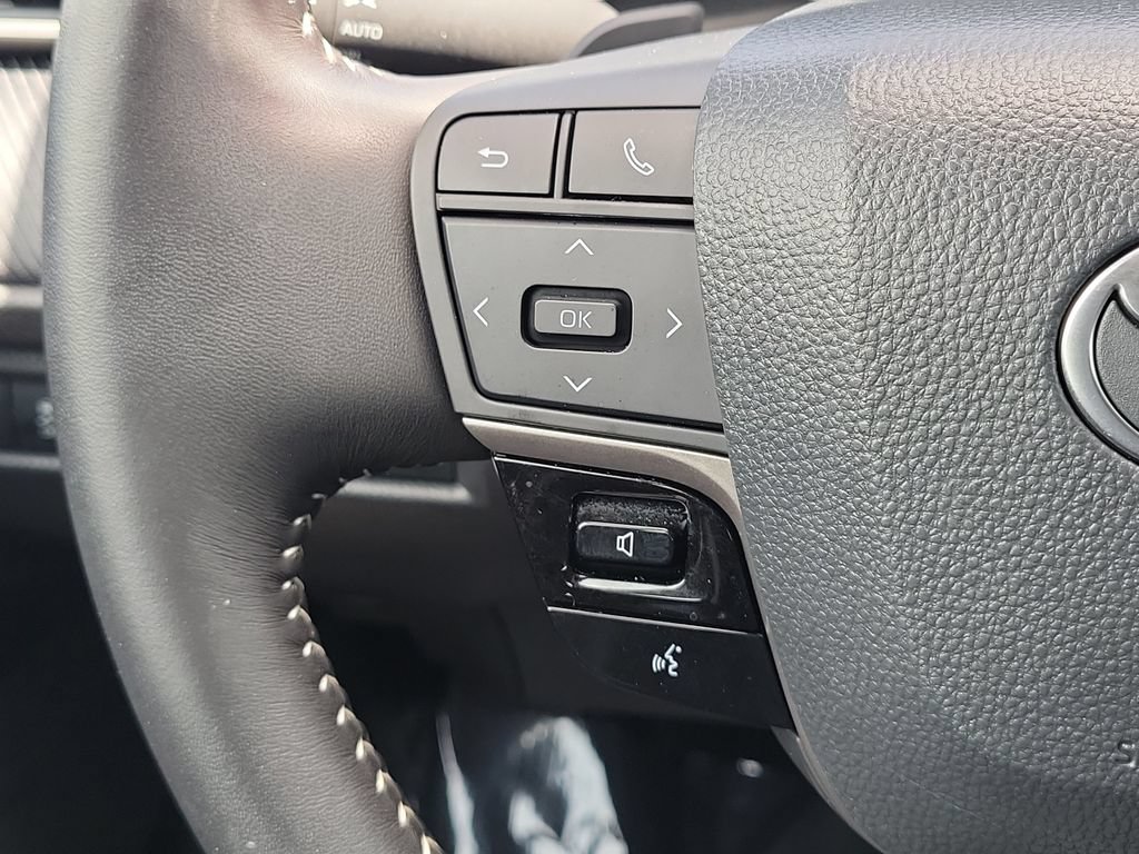 Used 2026 Toyota Camry SE w/ Convenience Package FWD image 9