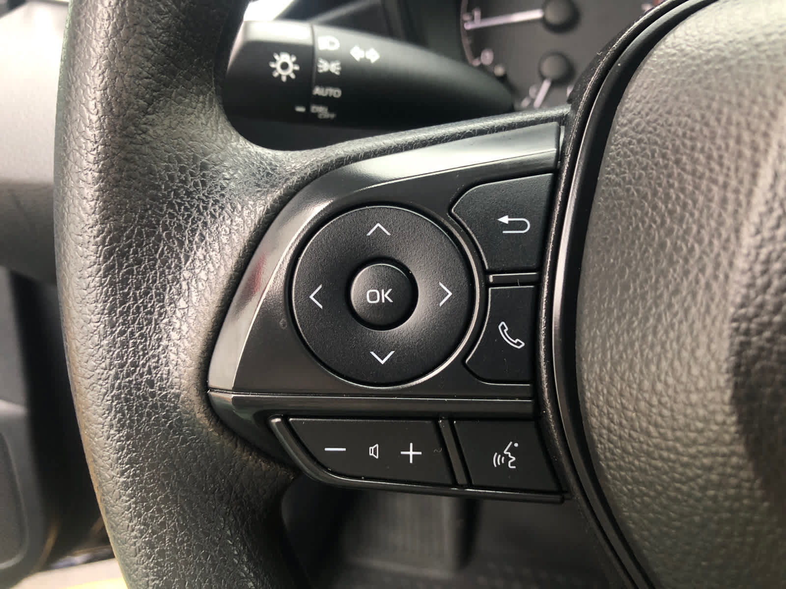 Used 2025 Toyota Corolla LE FWD image 9