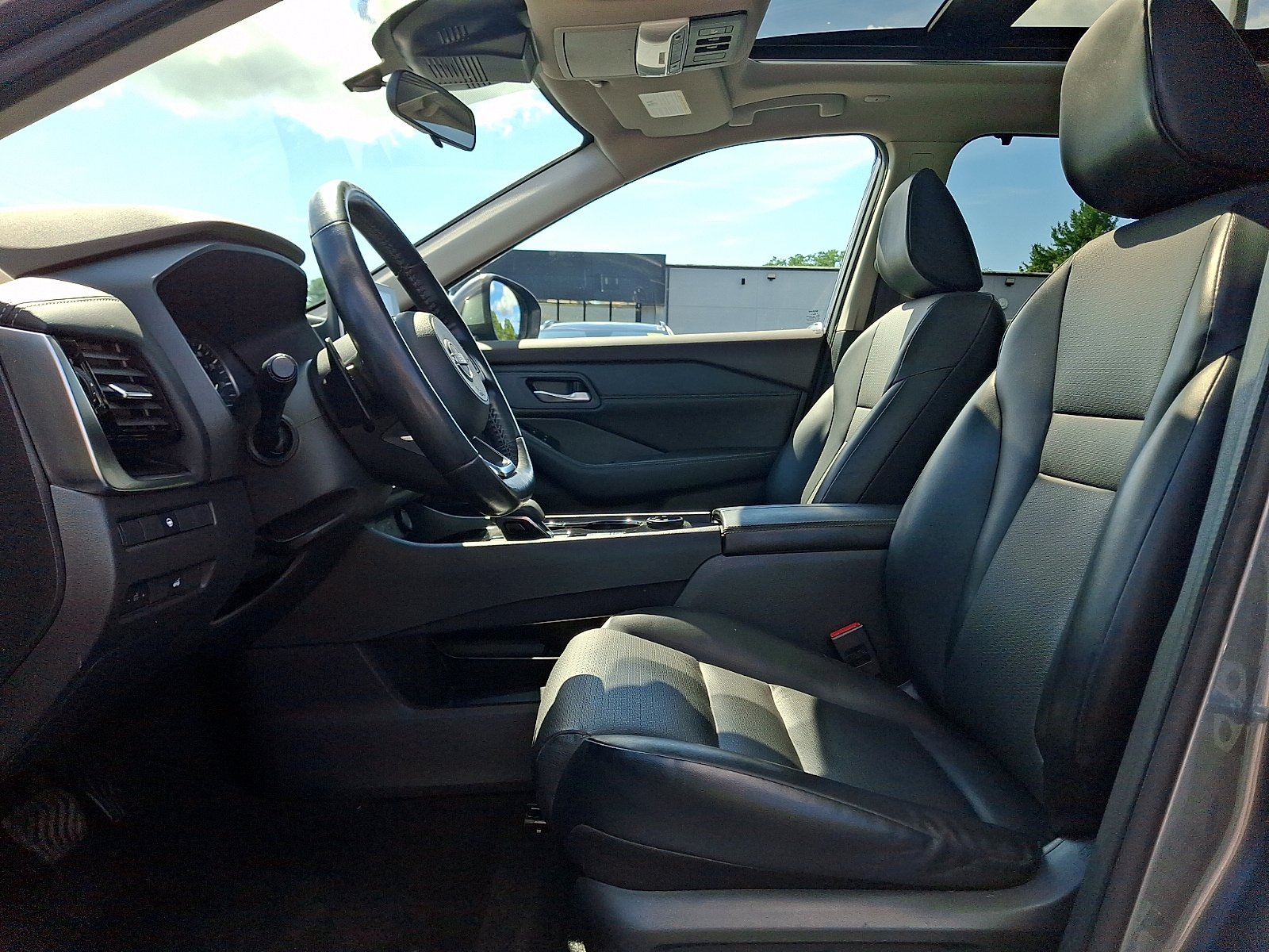 Used 2023 Nissan Rogue SV w/ SV Premium Package AWD/4WD image 14