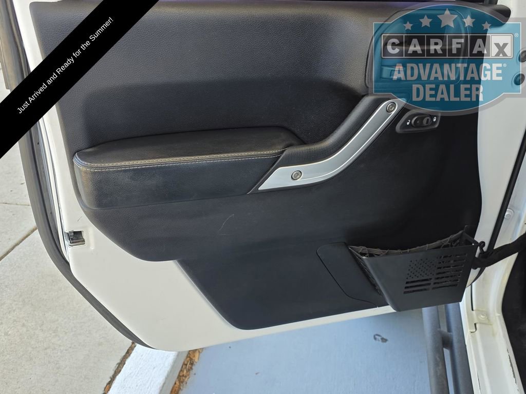 Used 2015 Jeep Wrangler Unlimited Rubicon AWD/4WD image 36