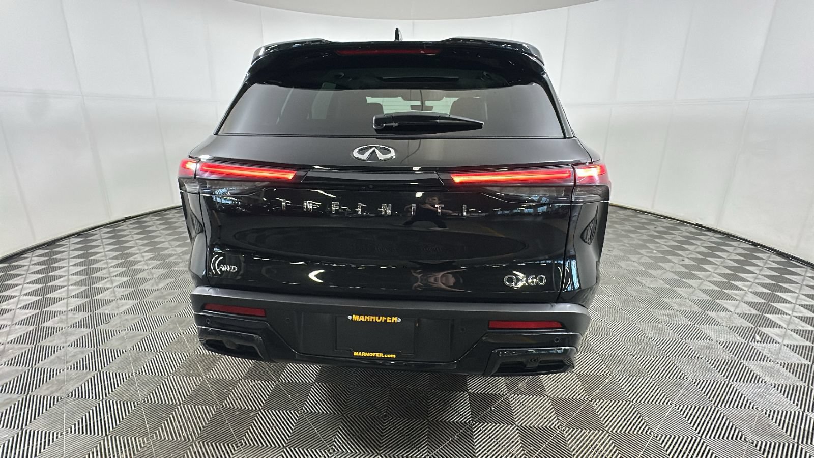 Used 2025 INFINITI QX60 Pure AWD/4WD image 3