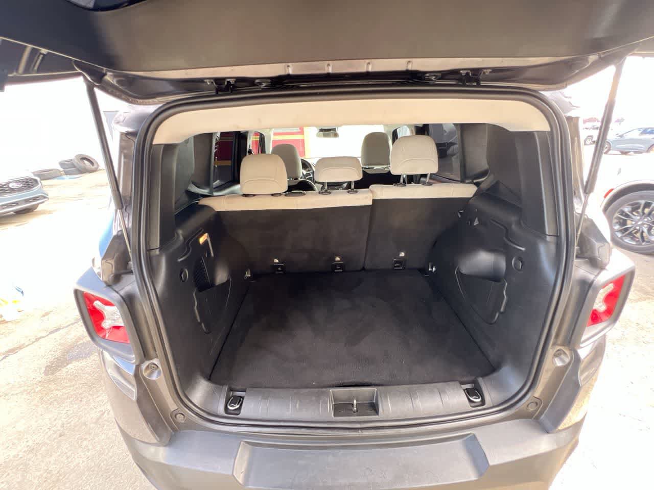 Used 2020 Jeep Renegade Latitude w/ Cold Weather Group AWD/4WD image 26
