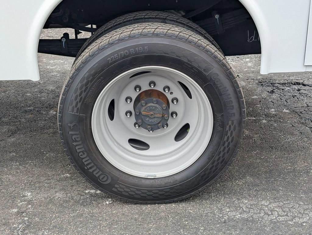 New 2025 Ford F550 4x4 Regular Cab Super Duty image 18