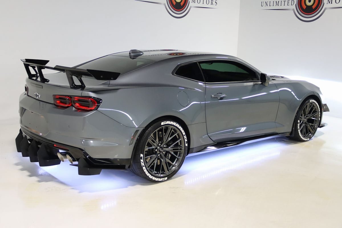 Used 2022 Chevrolet Camaro ZL1 RWD image 9