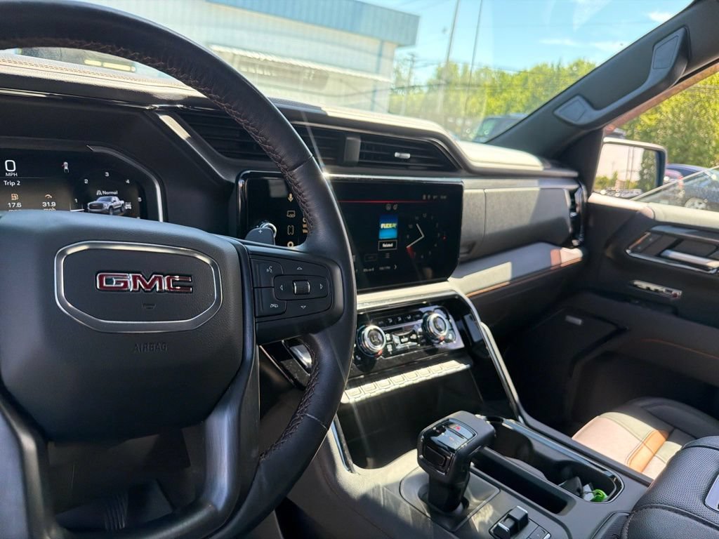 Used 2022 GMC Sierra 1500 AT4 w/ AT4 Premium Package AWD/4WD image 9
