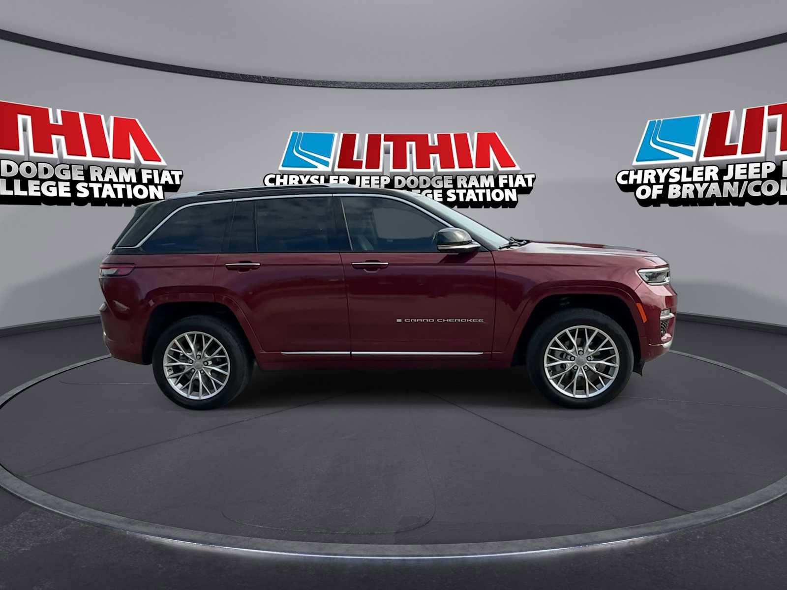 Used 2022 Jeep Grand Cherokee Summit w/ Adv Protech Group IV AWD/4WD image 9