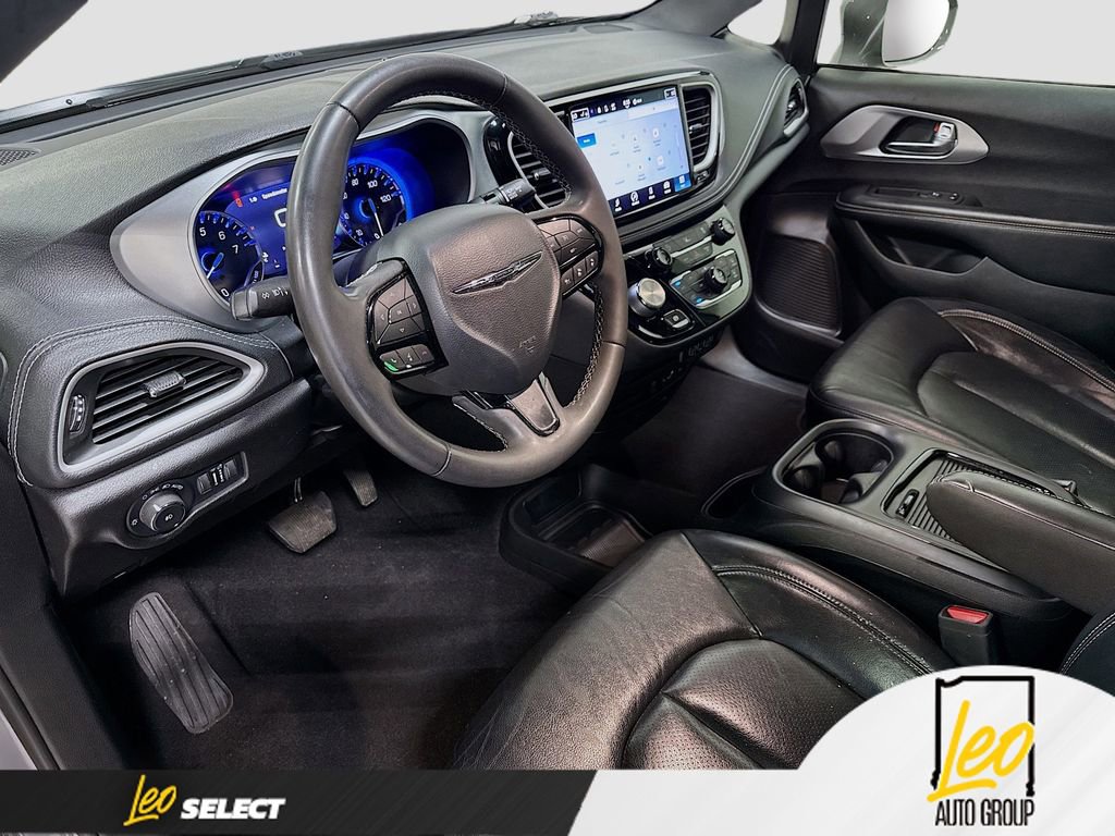 Used 2022 Chrysler Pacifica Touring-L w/ S Appearance Package image 9