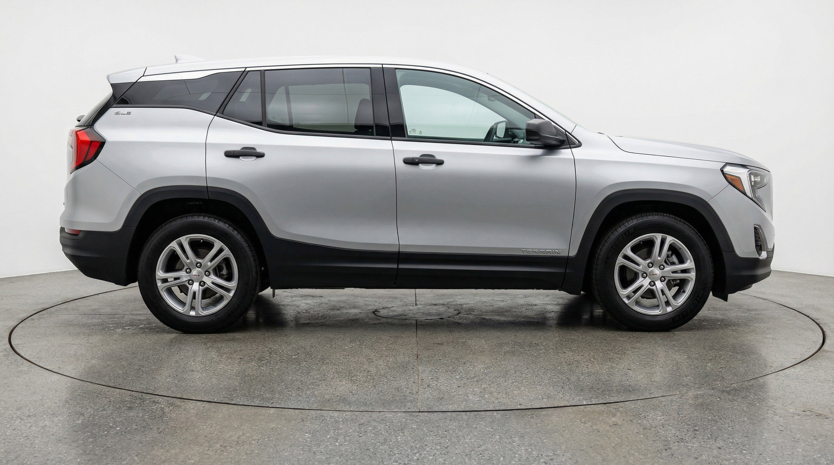 Used 2024 GMC Terrain SLE image 11