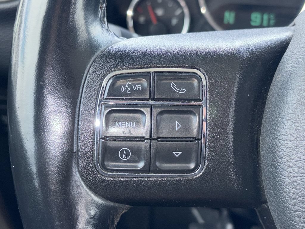 Used 2018 Jeep Wrangler Unlimited Rubicon w/ Connectivity Group AWD/4WD image 9