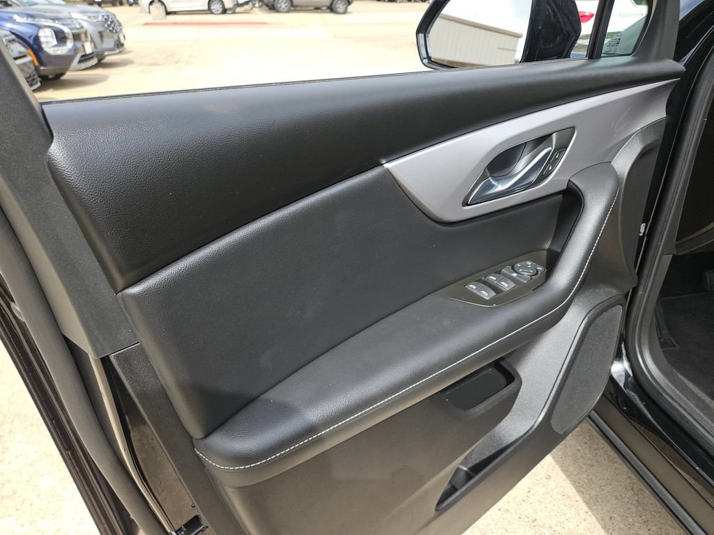 Used 2025 Chevrolet Blazer LT FWD image 11