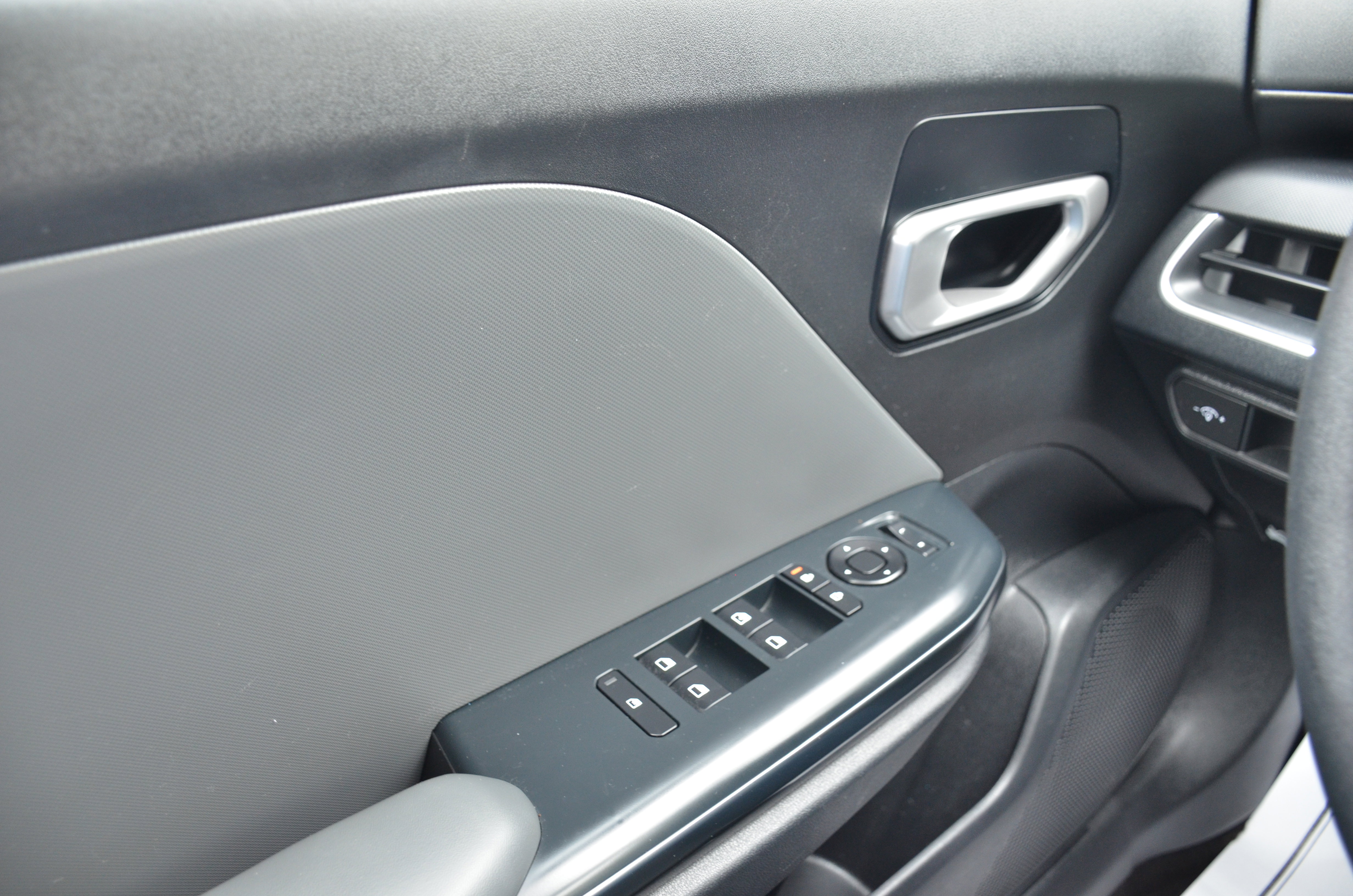 Used 2025 Kia K4 FWD image 36