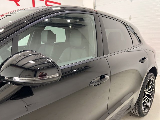 Used 2025 Porsche Macan T image 11