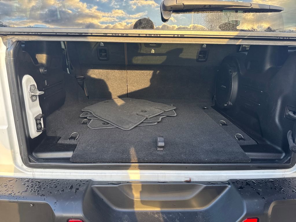 Used 2020 Jeep Wrangler Unlimited Sahara image 28