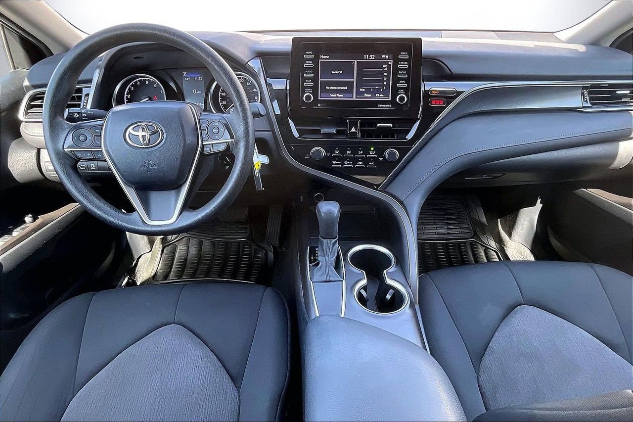 Used 2021 Toyota Camry LE image 15