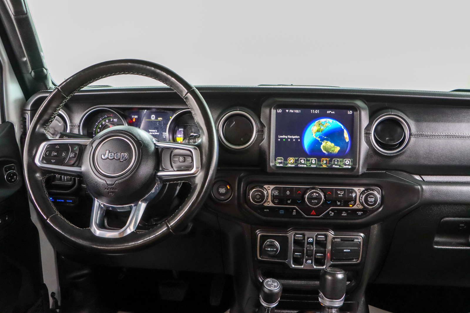 Used 2022 Jeep Wrangler Unlimited Sahara w/ Cold Weather Group AWD/4WD image 19