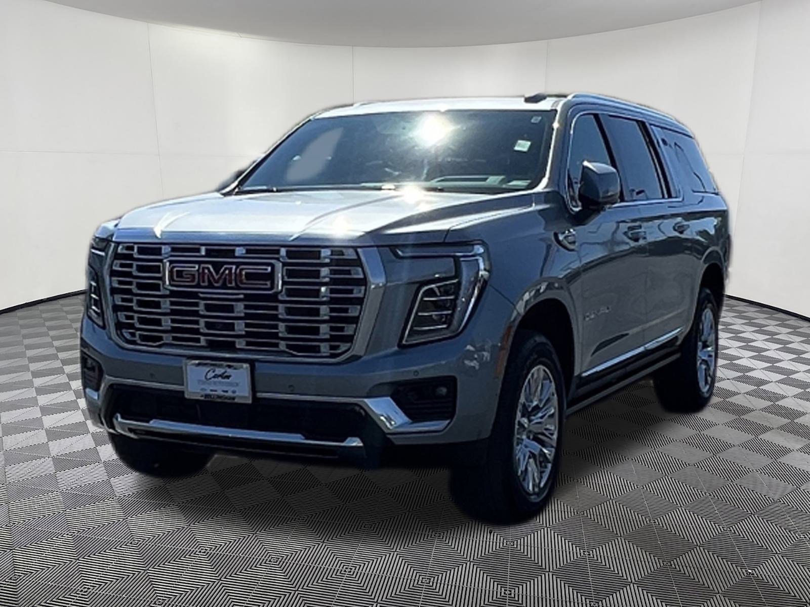 Used 2025 GMC Yukon XL Denali image 3