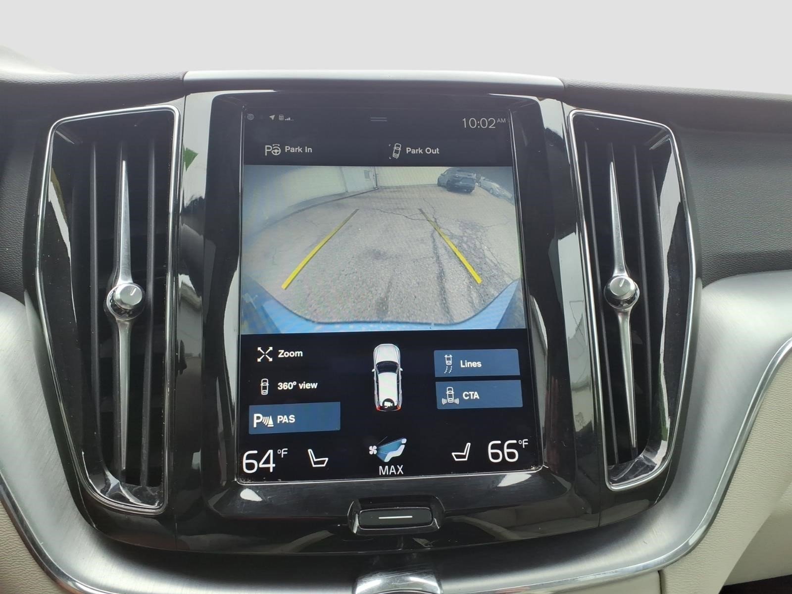 Used 2018 Volvo XC60 T6 Momentum w/ Convenience Package image 19