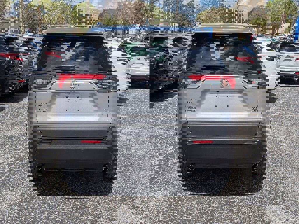 Used 2023 Toyota RAV4 XLE Premium image 4