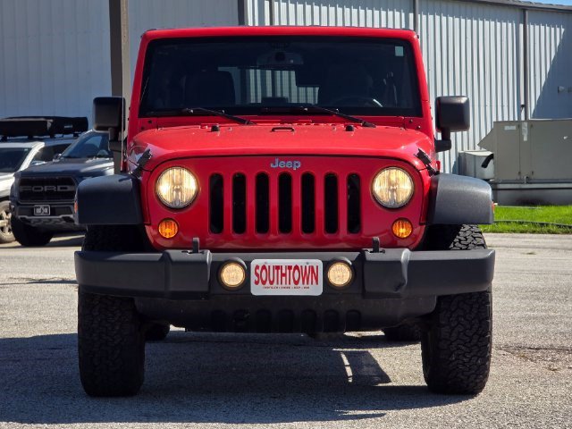 Used 2013 Jeep Wrangler Unlimited Rubicon w/ Dual Top Group AWD/4WD image 2