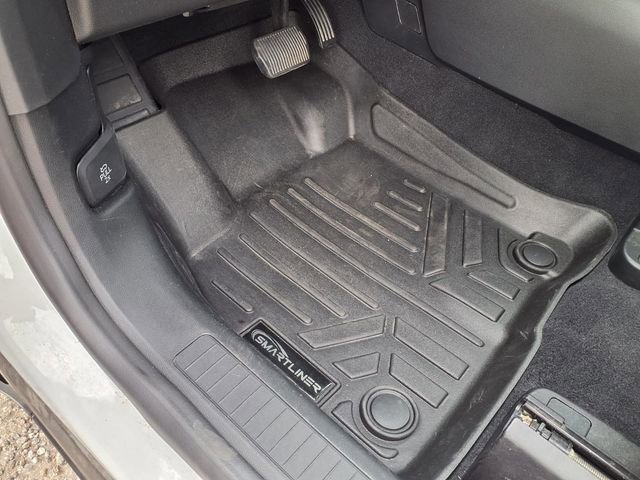 Used 2020 Ford Escape SE image 19